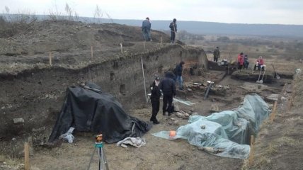 На Львовщине неизвестные вандалы повредили важный исторический памятник археологии (фото)