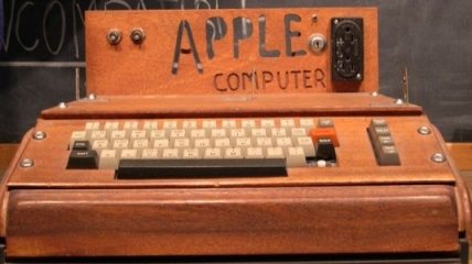 Раритетный компьютер "Эппл" 1976 года выпуска выставят на аукцион