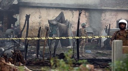 Авіакатастрофа у Пакистані: кількість загиблих збільшилась