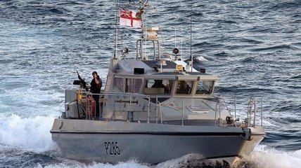 СМИ: Военный корабль Британии обстрелял испанский патрульный катер