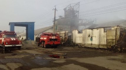В Харьковской области горят зерносклады 