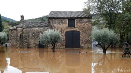 Из-за наводнения на юге Франции погибло уже семь человек 