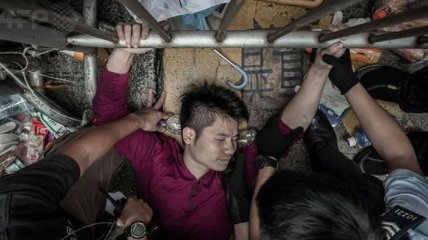 В Гонконге "титушки" напали на демонстрантов