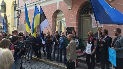 В Таллинне прошел еженедельный антироссийский пикет