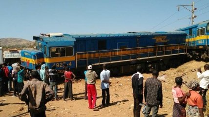 Масштабная авария поезда в Конго: погибли 34 человека, загорелись вагоны