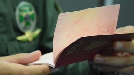 В Луганской области пограничники разоблачили владельца пяти паспортов