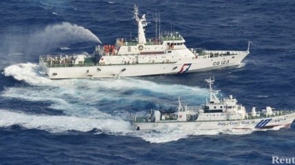 Береговая охрана Японии вытеснила тайванские корабли водометами