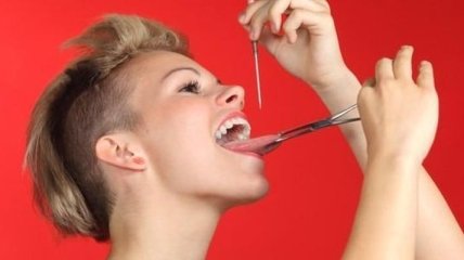 Стоматологи рассказали об опасности пирсинга языка