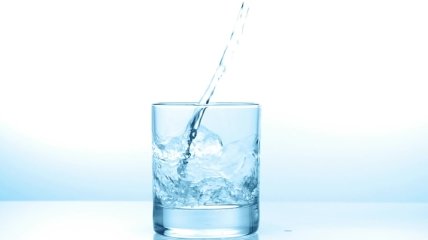 Как нужно пить воду в течении дня
