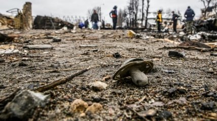 російські загарбники нищать мирні українські міста та жорстоко вбивають невинних українців