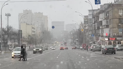 Киев засыпает снегом