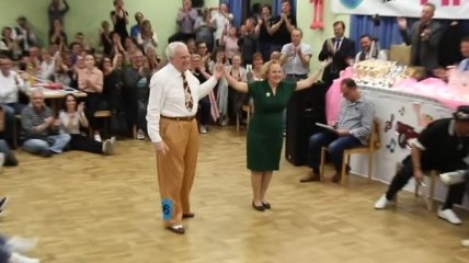 Зажигательный танец пенсионеров "взорвал" Интернет (Видео)