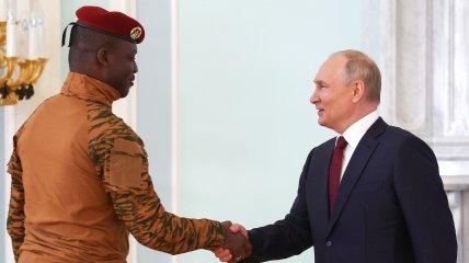 Владимир Путин с президентом переходного периода Республики Буркина-Фасо Ибраимом Траоре