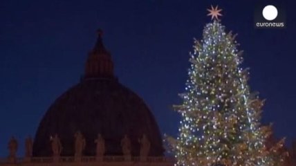 В Ватикане зажгли гирлянду на рождественской ели (Видео)