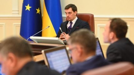 "Слуга народу" сьогодні може звільнити Гончарука і весь уряд