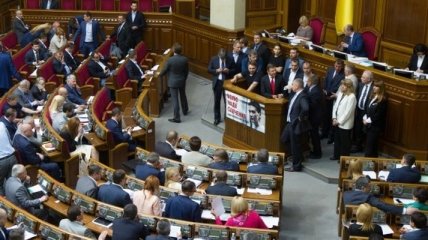 Фракция Ляшко разблокировала трибуну ВР Украины