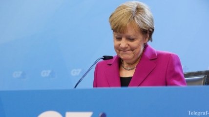Меркель призвала Путина к сотрудничеству с Порошенко