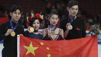 Китайские фигуристы с мировым рекордом взяли "золото" на ЧМ