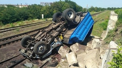 В Черкасской области перевернулся грузовой автомобиль (Видео)