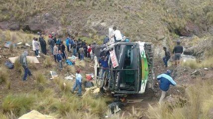 В Перу автобус упал в ущелье, есть погибшие и травмированные