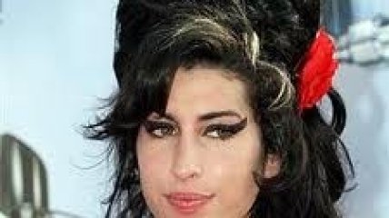 Эми Уайнхаус пыталась усыновить ребенка