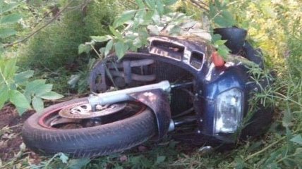 В Ровенской области мотоциклист налетел на дерево и погиб