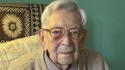 В Британии умер самый старый мужчина в мире, ему было 112 лет