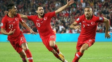 Стали известны стартовые составы на матч Франция - Турция