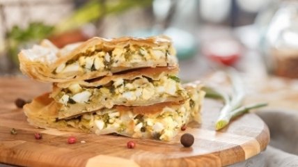 Просто, быстро, вкусно: пирог с ветчиной и яйцами