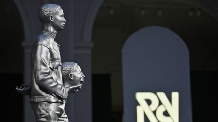 В Нью-Йорке установили статуи популярным рэп-исполнителям