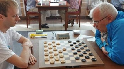 Украинец теряет лидерство на ЧМ по шашкам