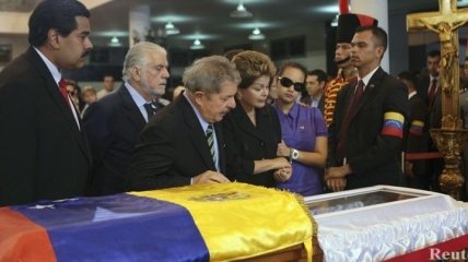 Прощание с Уго Чавесом продолжается