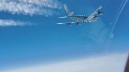 У России случился воздушный инцидент с разведывательным самолетом США: видео перехвата