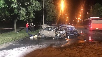 В Запорожье произошло лобовое ДТП: погибли два человека, одна из машин загорелась