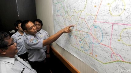 Поиски жертв катастрофы Air Asia Indonesia возобновились в среду