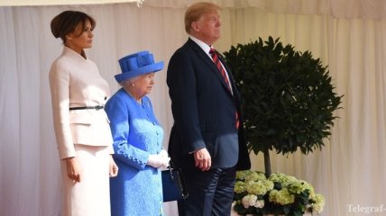 Трамп опоздал на встречу с королевой Британии Елизаветой II (Видео)