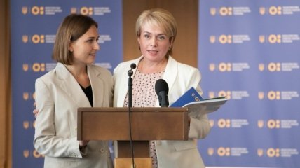 Гриневич передала новому министру образования и науки "переходные книги"