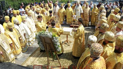 У Києві парафіяни ПЦУ вирушили на Володимирську гірку для молебню - фоторепортаж з місця подій