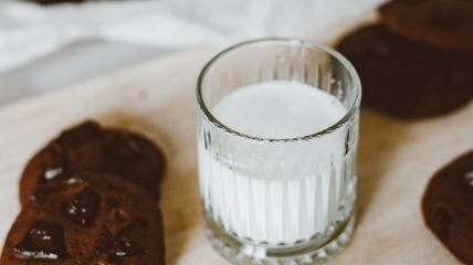 Хотя у молока много полезных свойств, злоупотреблять им не стоит