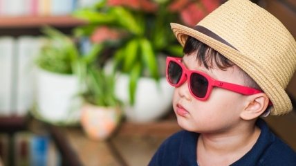 Доктор Комаровский рассказал, как правильно выбирать солнцезащитные очки для детей: "Должны быть легкими и комфортными"