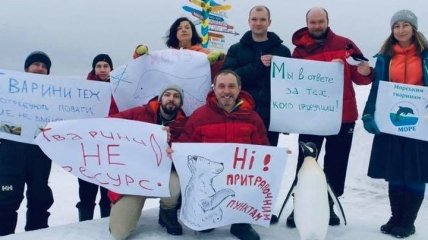"Животные - не ресурс!": в Антарктиде украинцы провели марш за права животных (Фото)