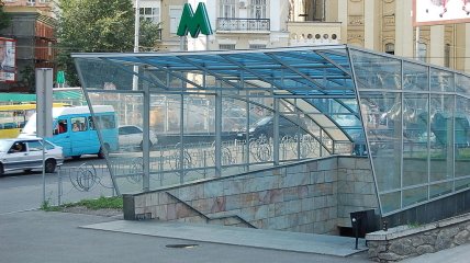 Станція метро "Палац спорту"