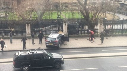 Возле парламента Британии произошла стрельба, много раненых