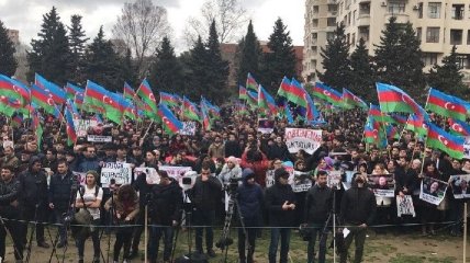 В Баку прошел митинг оппозиции, в котором приняли участие 1,2 тысячи человек