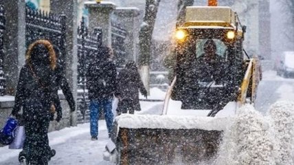 Украину заметает снегом: что происходит на дорогах