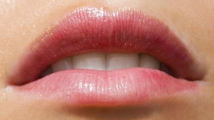 Как увеличить губы?