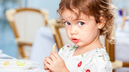 Что делать, если ребенок не хочет есть: советы родителям