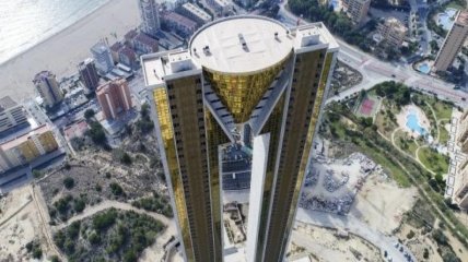 В Испании построили самый высокий в ЕС небоскреб: как выглядит жилье европейцев и россиян за 2 млн евро (фото, видео)