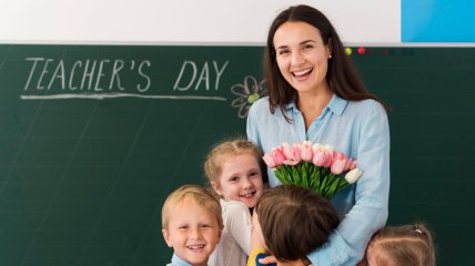 Учителей поздравляют в первое воскресенье октября