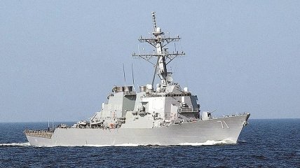 В Черное море вошел  ракетный эсминец США USS Ross